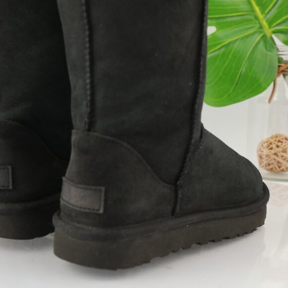 UGG Womens Classic Short II Boot Size 6 Black Suede Sherpa Pull On Shearling - Picture 6 of 14